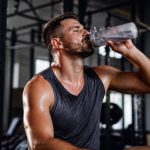 Les électrolytes en musculation : pourquoi ils sont essentiels à la performance, à l’hydratation et à la récupération