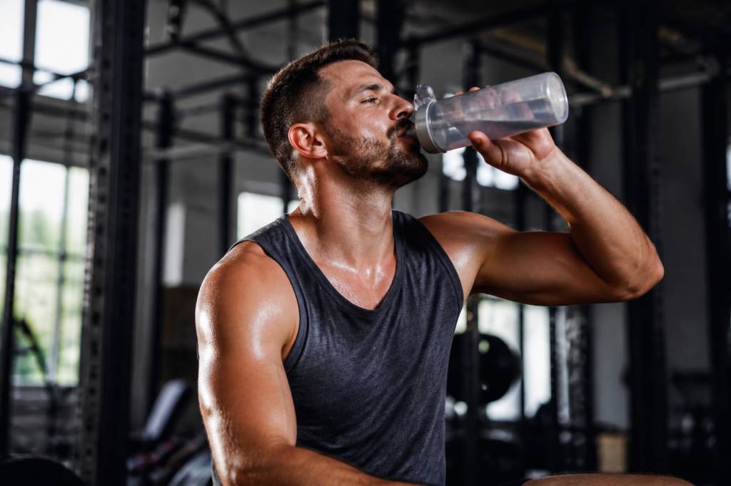 Les électrolytes en musculation : pourquoi ils sont essentiels à la performance, à l’hydratation et à la récupération