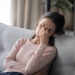 Carence en vitamine D et fatigue : causes, symptômes et solutions efficaces